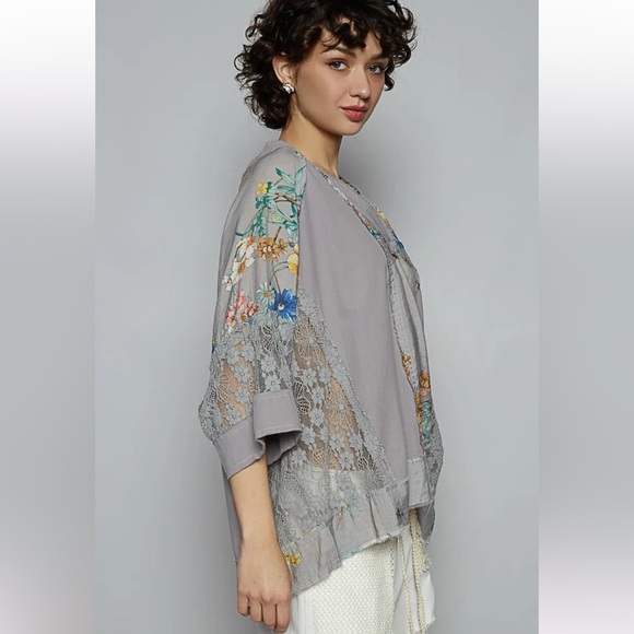 POL Floral V-Neck Raw Edge T-Shirt with Lace Detail Boho Cottagecore Size Small - Picture 2 of 16